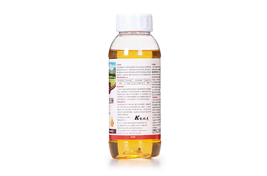 6%聯(lián)菊·啶蟲(chóng)脒微乳劑-凱瑞克 產(chǎn)品性能: 本品由煙堿類化合物啶蟲(chóng)脒和屬于擬除蟲(chóng)菊類化合物聯(lián)苯菊酯復(fù)配而成的殺蟲(chóng)劑,主要作用是干擾神經(jīng)系統(tǒng),通過(guò)抑制乙酰膽堿受體結(jié)合和破壞害蟲(chóng)神經(jīng)正常傳導(dǎo),導(dǎo)致害蟲(chóng)出現(xiàn)痙攣,麻痹而死亡。具有觸殺、胃毒、內(nèi)吸作用,可有效防治番茄白粉虱。 6%聯(lián)菊·啶蟲(chóng)脒微乳劑-凱瑞克 產(chǎn)品性能: 本品由煙堿類化合物啶蟲(chóng)脒和屬于擬除蟲(chóng)菊類化合物聯(lián)苯菊酯復(fù)配而成的殺蟲(chóng)劑,主要作用是干擾神經(jīng)系統(tǒng),通過(guò)抑制乙酰膽堿受體結(jié)合和破壞害蟲(chóng)神經(jīng)正常傳導(dǎo),導(dǎo)致害蟲(chóng)出現(xiàn)痙攣,麻痹而死亡。具有觸殺、胃毒、內(nèi)吸作用,可有效防治番茄白粉虱。